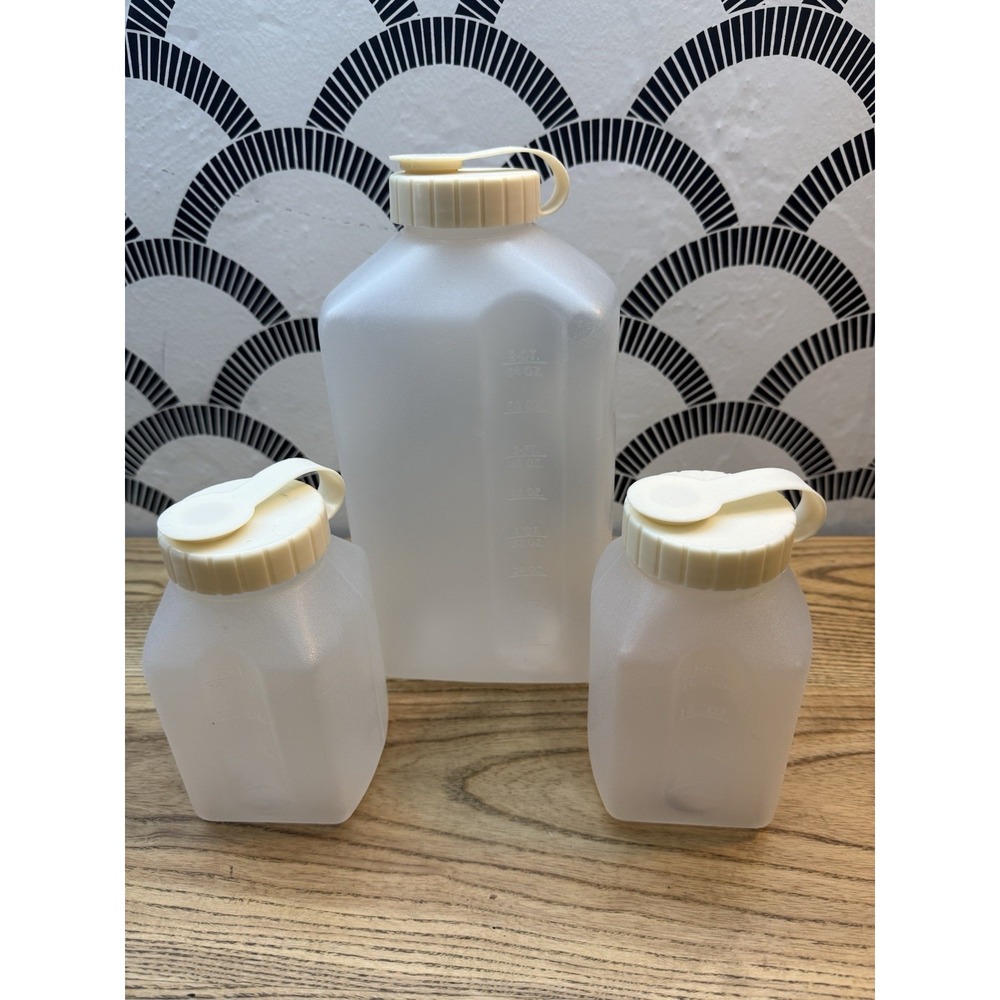 Lot 3 Rubbermaid Servin Saver 2x 1 Pint & 2 Quart Drink‎ Bottles Ivory Lid
